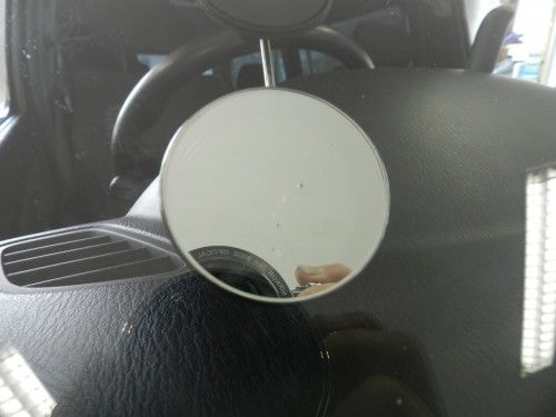 福岡市T様　日産キャラバンのフロントガラス　リペア修理