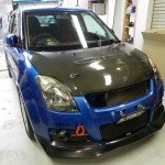 福岡県春日市のA様、スズキスイフトスポーツのフロントガラス交換作業