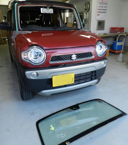 福岡市のM様　スズキハスラーのフロントガラス交換