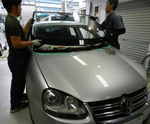 福岡市博多区　N様　VWヴァリアント　フロントガラス交換