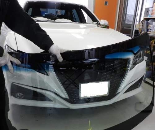 新型　クラウン　ﾌﾛﾝﾄｶﾞﾗｽ交換　福岡市