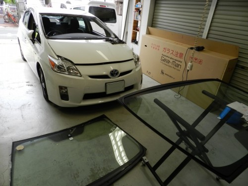 プリウス　フロントガラス交換　福岡市早良区