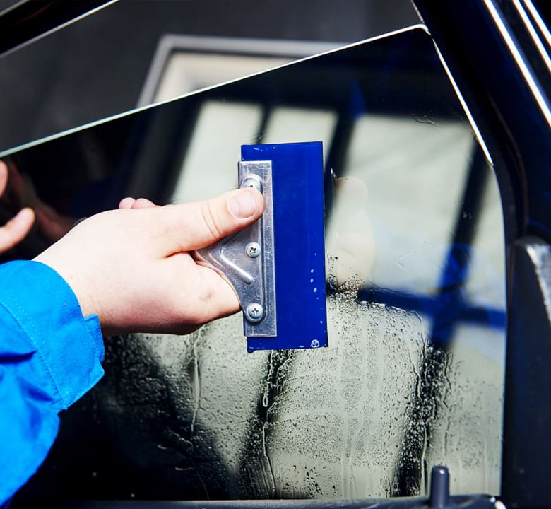 カーフィルムの貼り付け