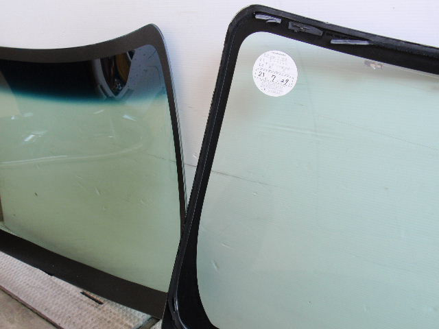 フロントガラス