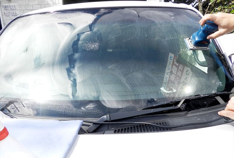 フロントガラスを研磨