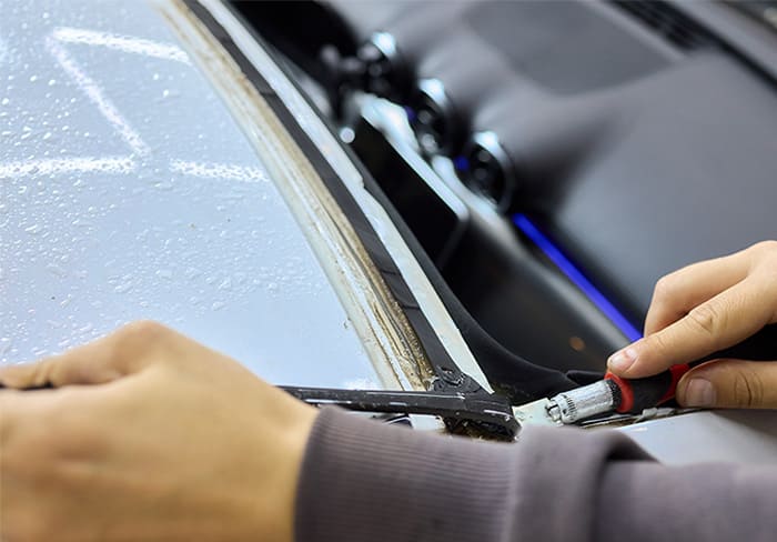 古い接着剤の除去