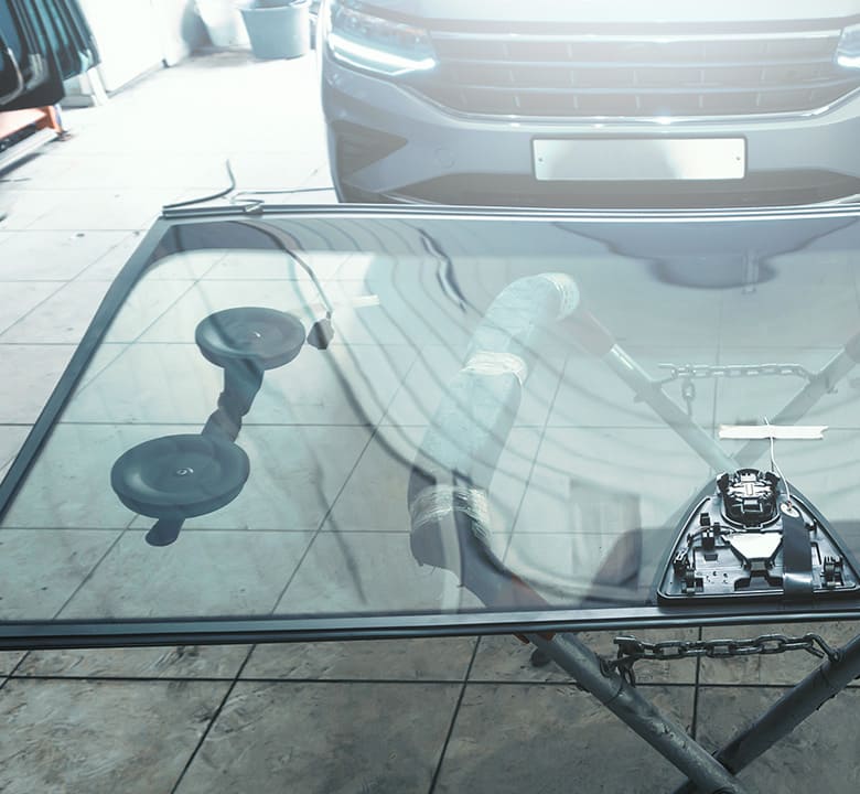 取り外されたフロントガラス